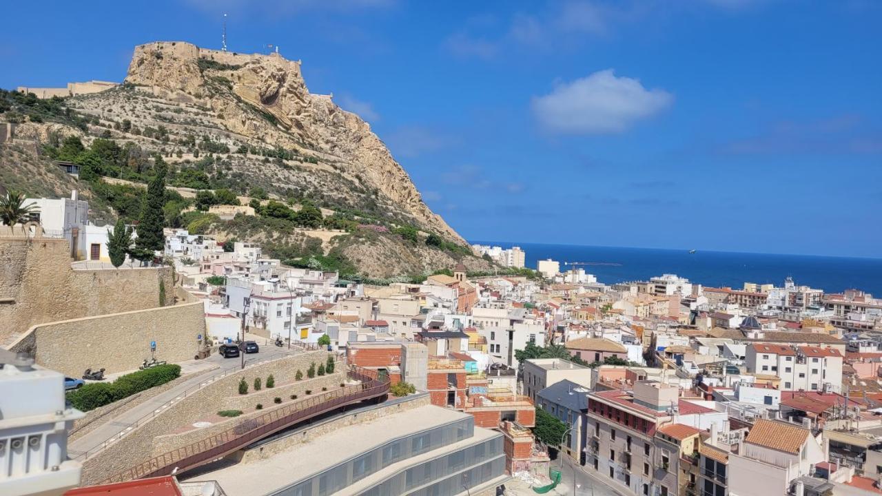 Corazón de Alicante con vistas al mar y al castillo Exterior foto